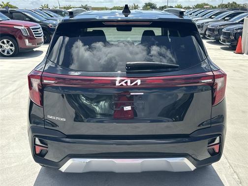 Fusion Black 2025 Kia Seltos S