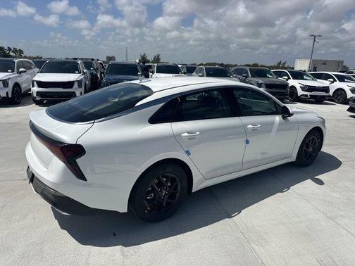 2025 Kia K5 LXS
