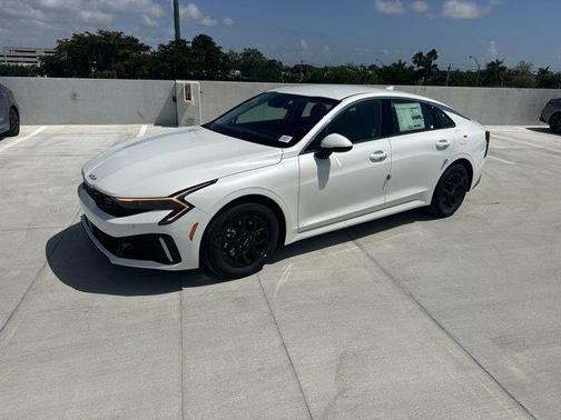 2025 Kia K5 LXS