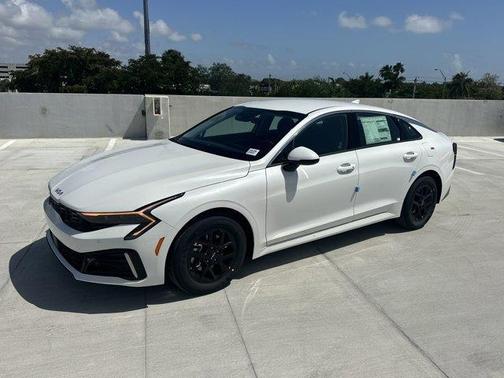 2025 Kia K5 LXS