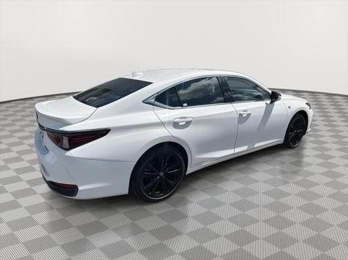 2022 Lexus ES 300h F SPORT