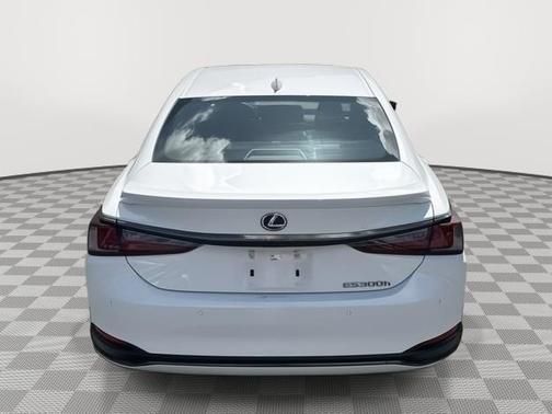 2022 Lexus ES 300h F SPORT
