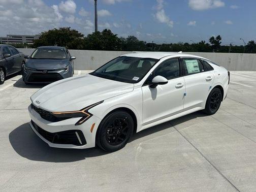 2025 Kia K5 LXS