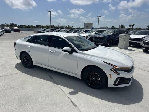 2025 Kia K5 LXS