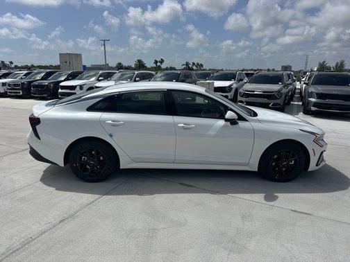 2025 Kia K5 LXS