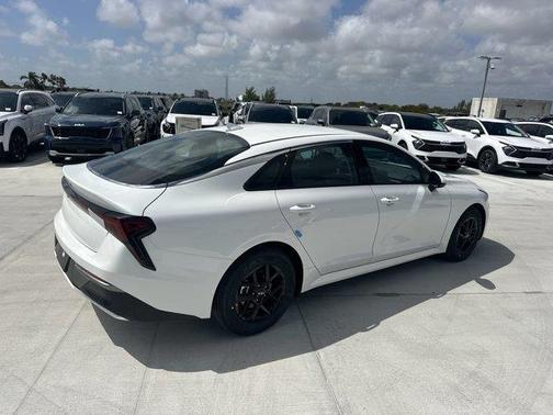 2025 Kia K5 LXS