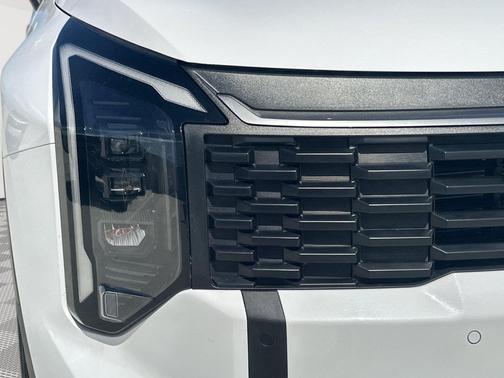 Glacial White Pearl 2026 Kia Sportage LX