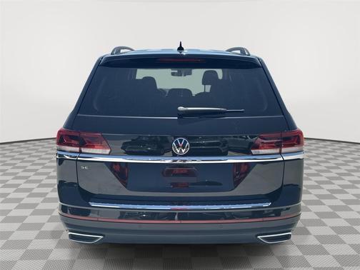 Deep Black Pearl 2022 Volkswagen Atlas 2.0T SE w/Technology