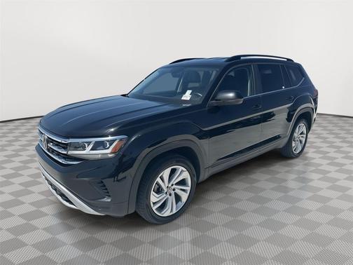 Deep Black Pearl 2022 Volkswagen Atlas 2.0T SE w/Technology