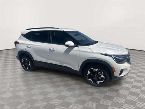 Snow White Pearl 2026 Kia Seltos EX