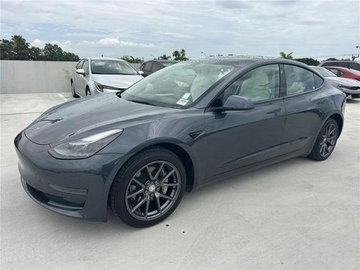 Midnight Silver Metallic 2022 Tesla Model 3 Standard Range