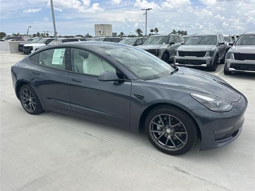 Midnight Silver Metallic 2022 Tesla Model 3 Standard Range