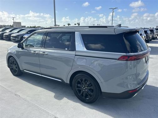 2024 Kia Carnival SX