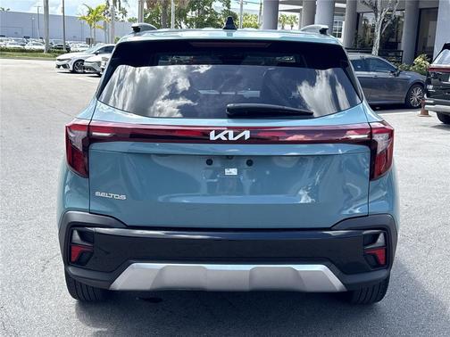 Pluton Blue 2024 Kia Seltos EX