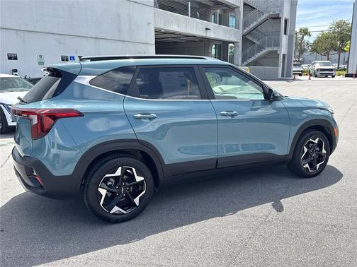 Pluton Blue 2024 Kia Seltos EX
