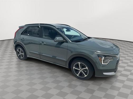 Cityscape Green 2023 Kia Niro EX