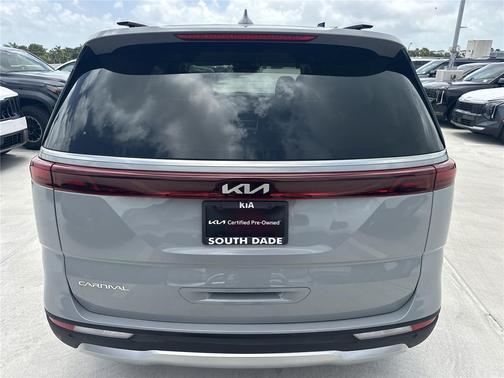 Ceramic Silver 2023 Kia Carnival SX