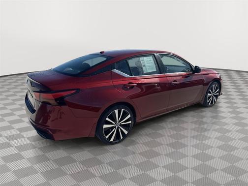 2022 Nissan Altima SR FWD