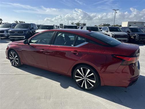 2022 Nissan Altima SR FWD