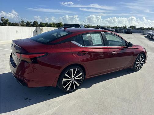 2022 Nissan Altima SR FWD