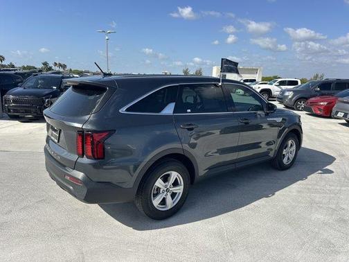 2022 Kia Sorento LX