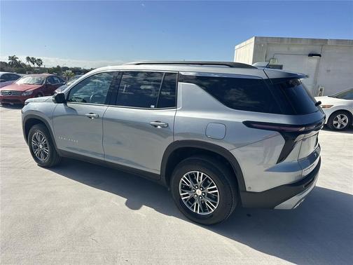 2024 Chevrolet Traverse LT