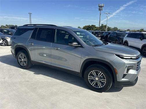 2024 Chevrolet Traverse LT