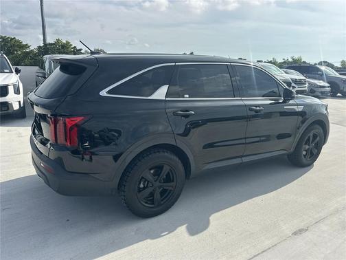 2022 Kia Sorento LX