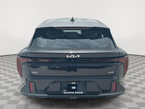 Aurora Black Pearl 2026 Kia K4 GT-Line