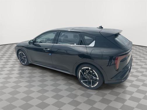 Aurora Black Pearl 2026 Kia K4 GT-Line