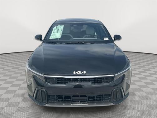 Aurora Black Pearl 2026 Kia K4 GT-Line