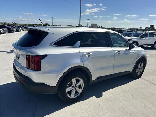 2022 Kia Sorento LX