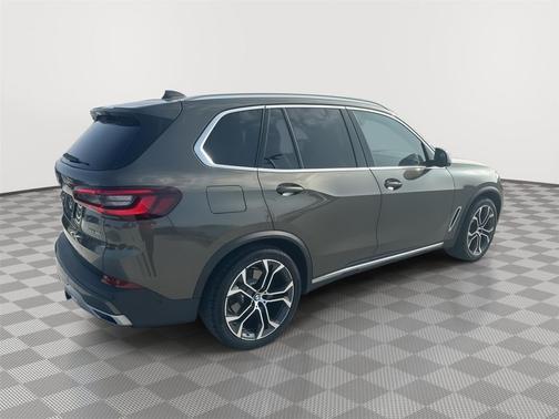 Manhattan Green Metallic 2021 BMW X5 sDrive40i