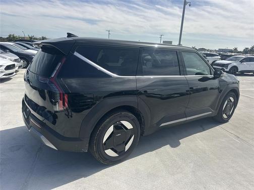 2026 Kia EV9 Light Long Range