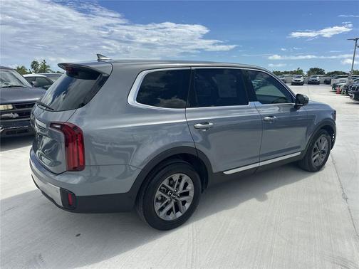 2023 Kia Telluride LX