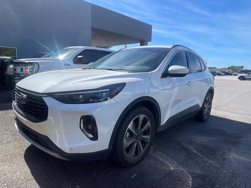 Star White Metallic Tri-Coat 2023 Ford Escape Base