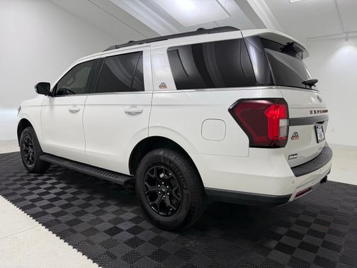 Star White Metallic Tri-Coat 2022 Ford Expedition Timberline