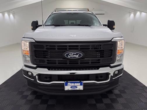 Oxford White 2027 Ford F-350 XL