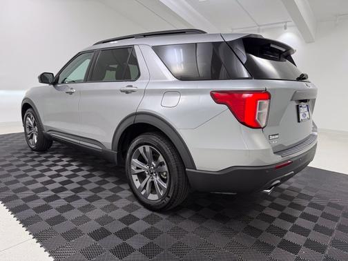 Silver Metallic 2024 Ford Explorer Base