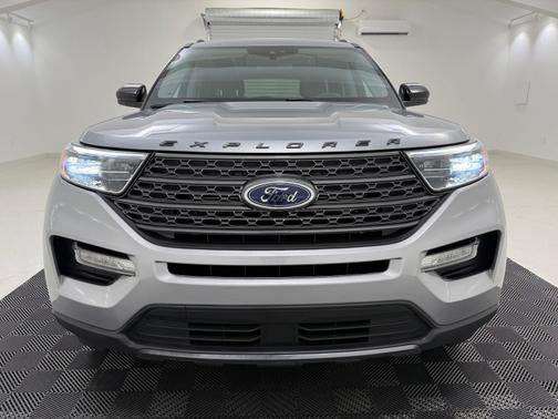 Silver Metallic 2024 Ford Explorer Base