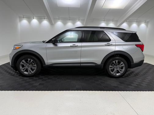 Silver Metallic 2024 Ford Explorer Base