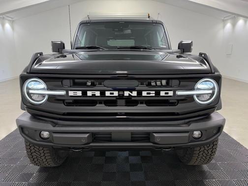 Shadow Black 2025 Ford Bronco Outer Banks