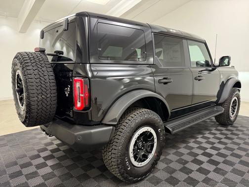 Shadow Black 2025 Ford Bronco Outer Banks