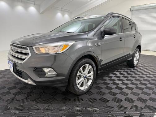 Magnetic 2018 Ford Escape SE