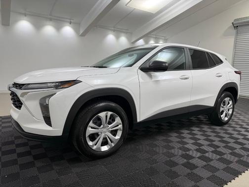 2025 Chevrolet Trax LS