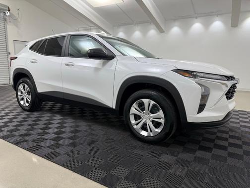 2025 Chevrolet Trax LS