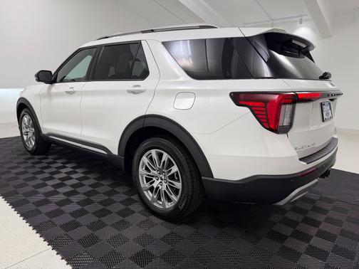 Star White Metallic Tri-Coat 2026 Ford Explorer Platinum 4WD