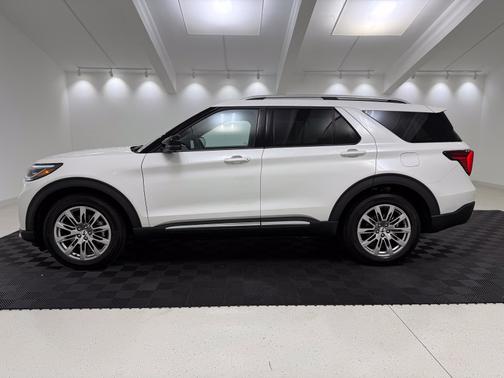 Star White Metallic Tri-Coat 2026 Ford Explorer Platinum 4WD