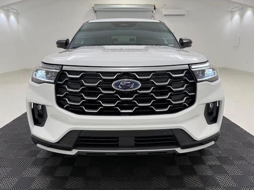 Star White Metallic Tri-Coat 2026 Ford Explorer Platinum