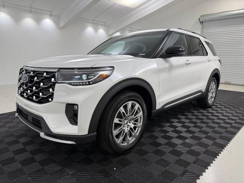 Star White Metallic Tri-Coat 2026 Ford Explorer Platinum